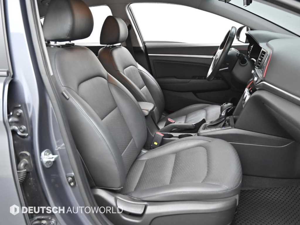 HYUNDAI Avante - Vista 10