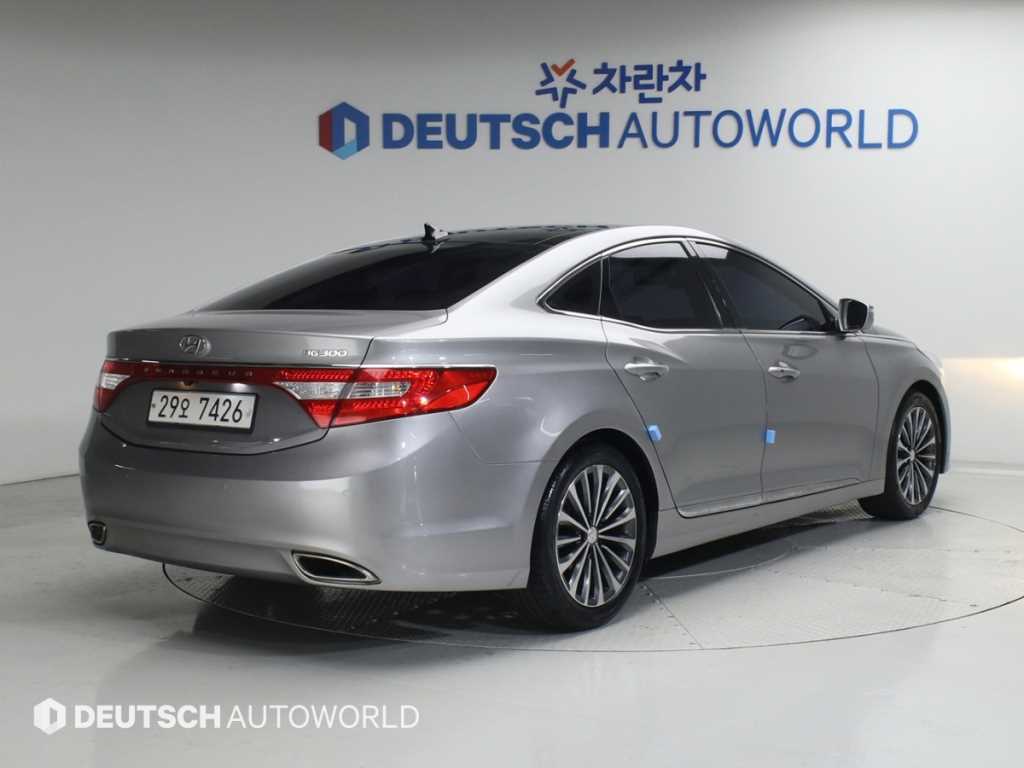 HYUNDAI Grandeur - Vista 2