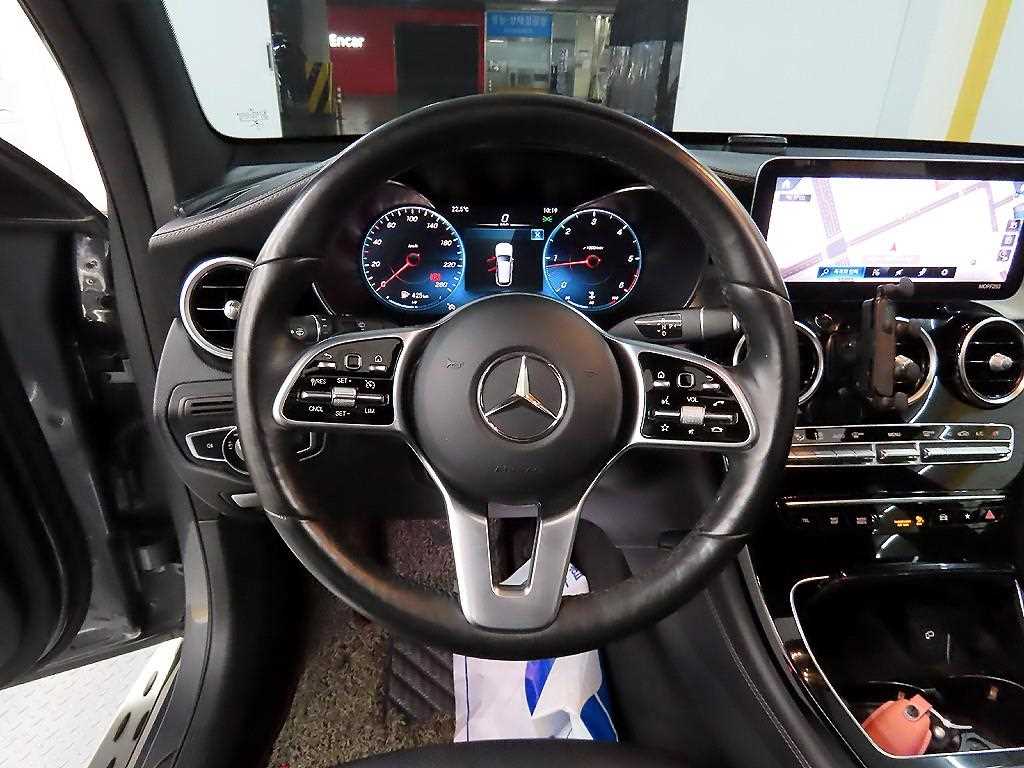 Mercedes Benz GLC Class - Vista 9