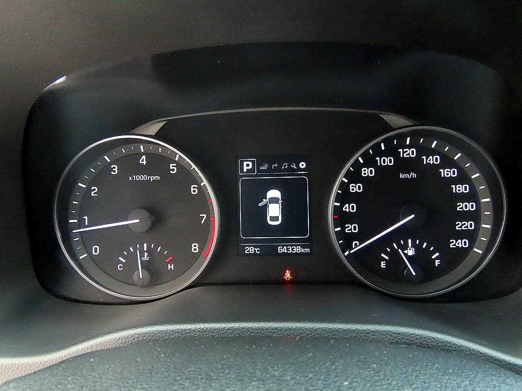 HYUNDAI Avante - Vista 9