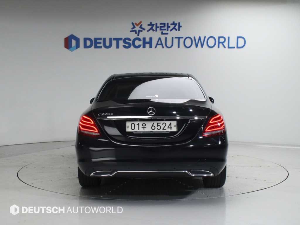 Mercedes Benz C Class - Vista 3