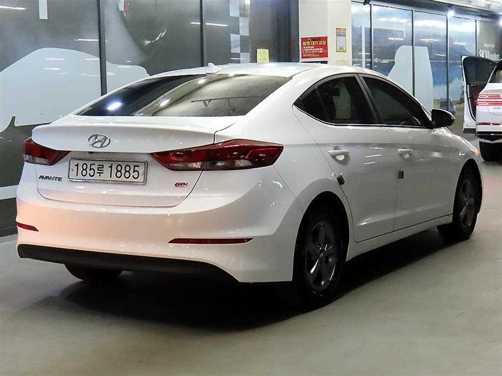 HYUNDAI Avante - Vista 4