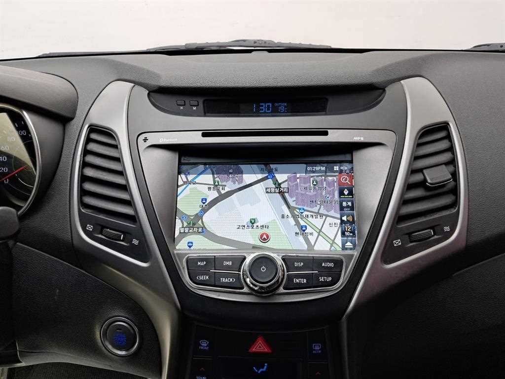 HYUNDAI Avante - Vista 9