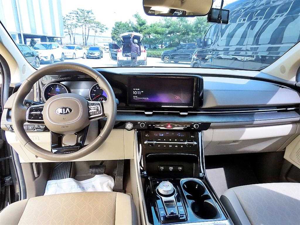 KIA Carnival - Vista 8