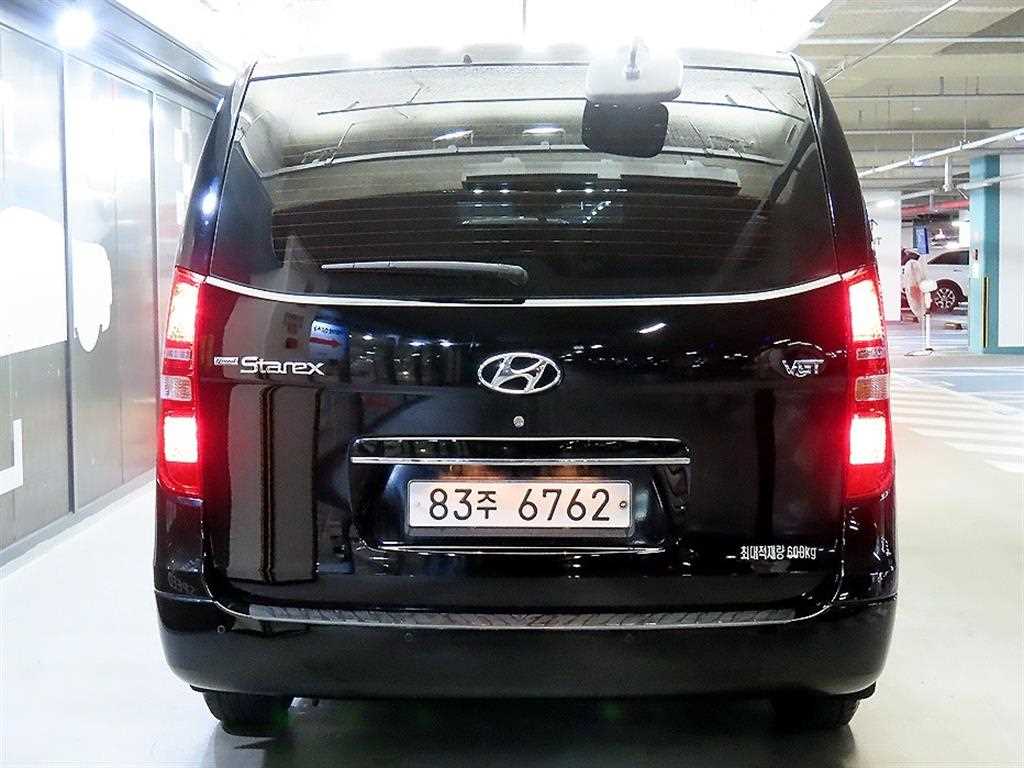 HYUNDAI Starex - Vista 5