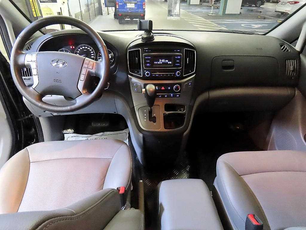 HYUNDAI Starex - Vista 10