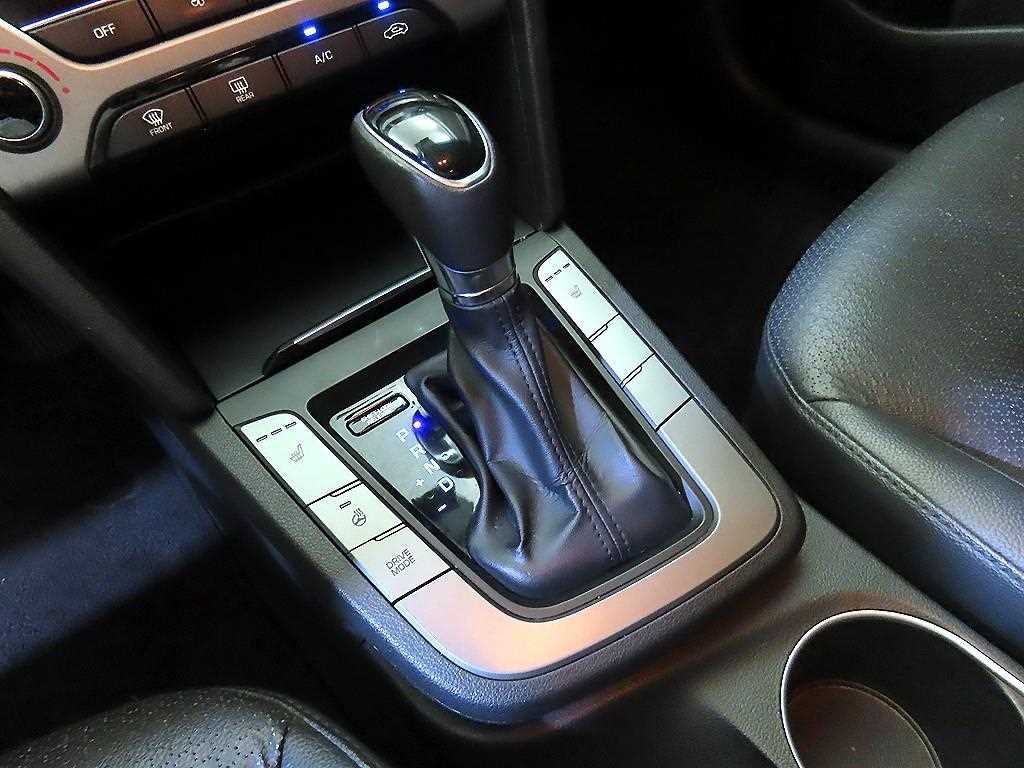 HYUNDAI Avante - Vista 12