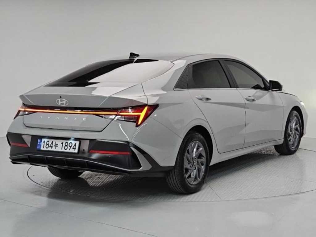 HYUNDAI Avante - Vista 3