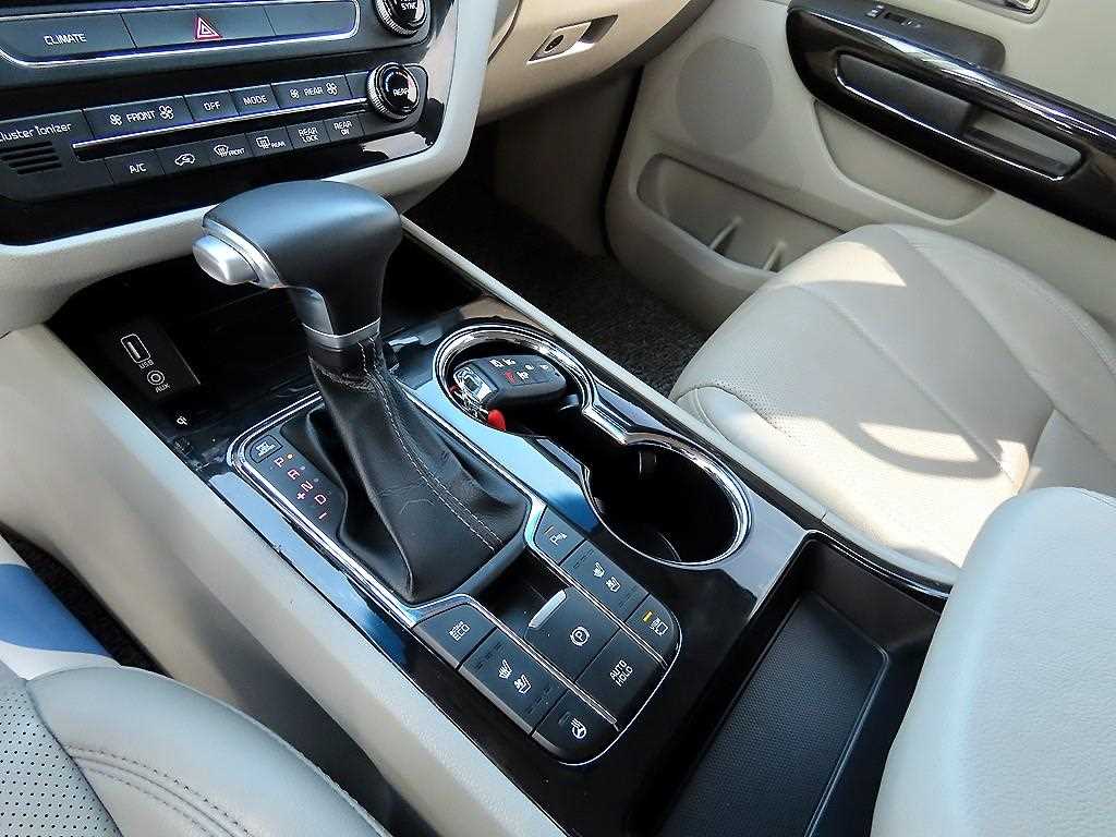 KIA Carnival - Vista 10