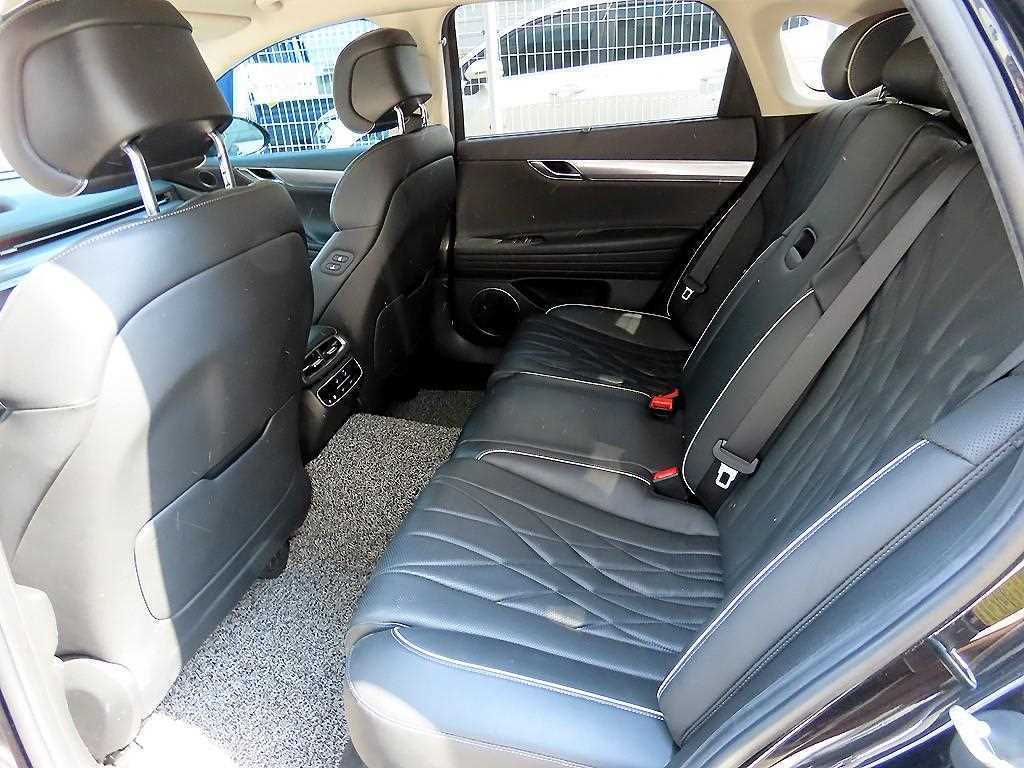 Genesis G80 - Vista 6