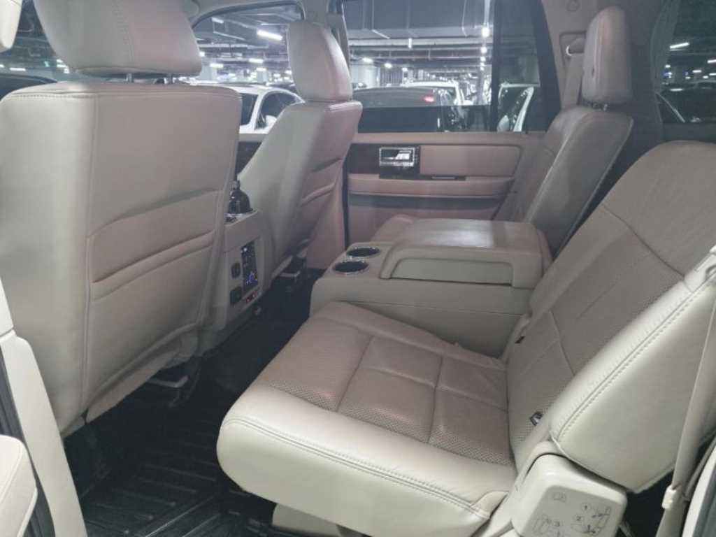 Lincoln Navigator - Vista 6