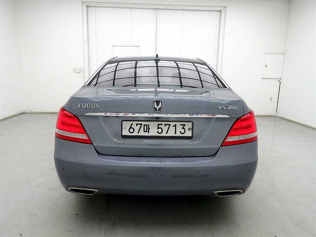 HYUNDAI Equus - Vista 3