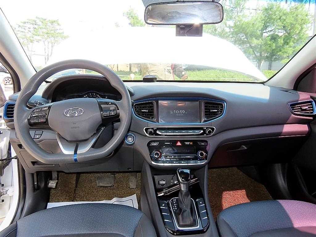 HYUNDAI Ioniq - Vista 7