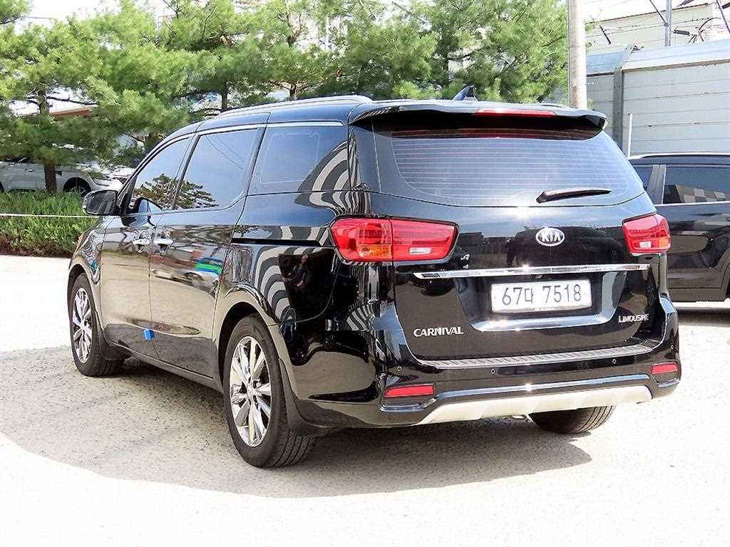 KIA Carnival - Vista 3