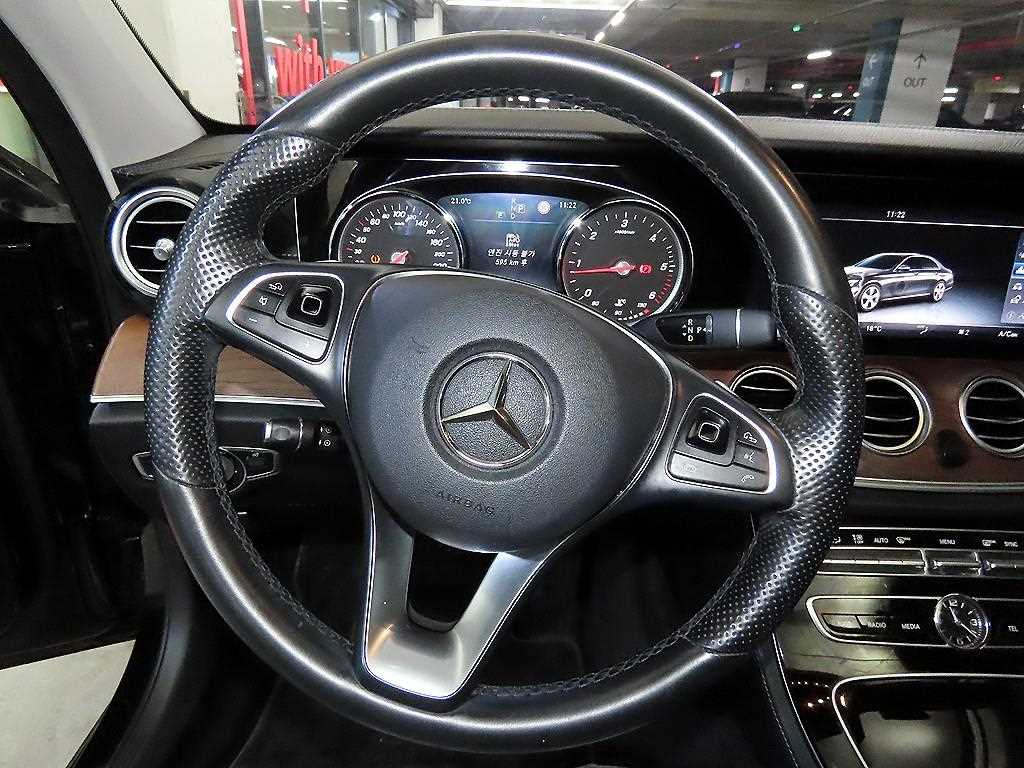 Mercedes Benz E class - Vista 8