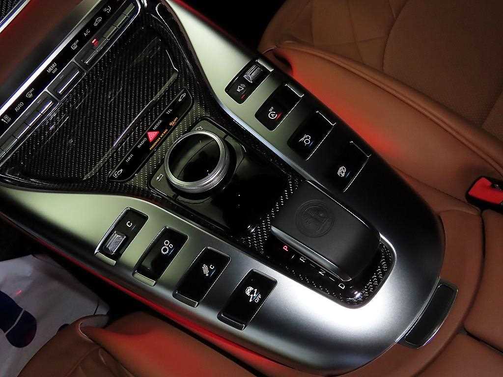 Mercedes Benz AMG GT - Vista 12