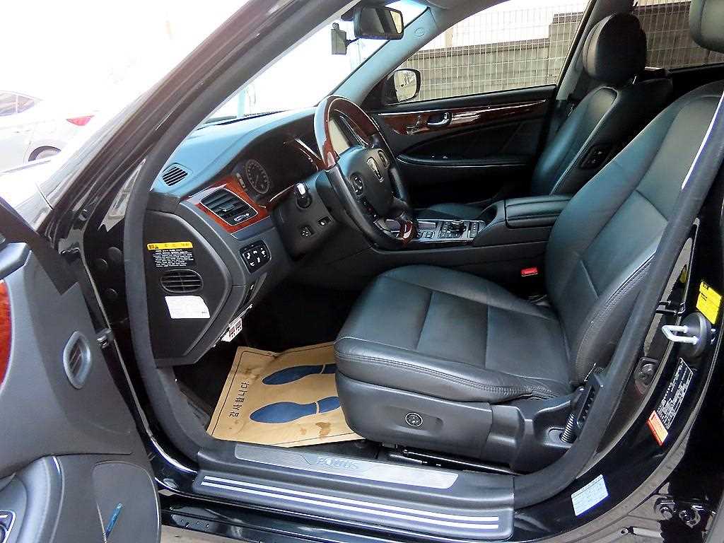 HYUNDAI Equus - Vista 5