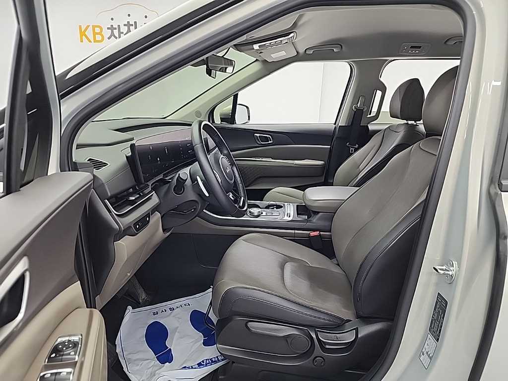KIA Carnival - Vista 11