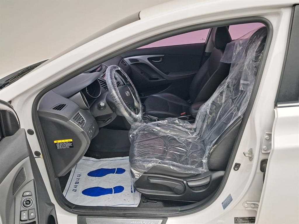 HYUNDAI Avante - Vista 11