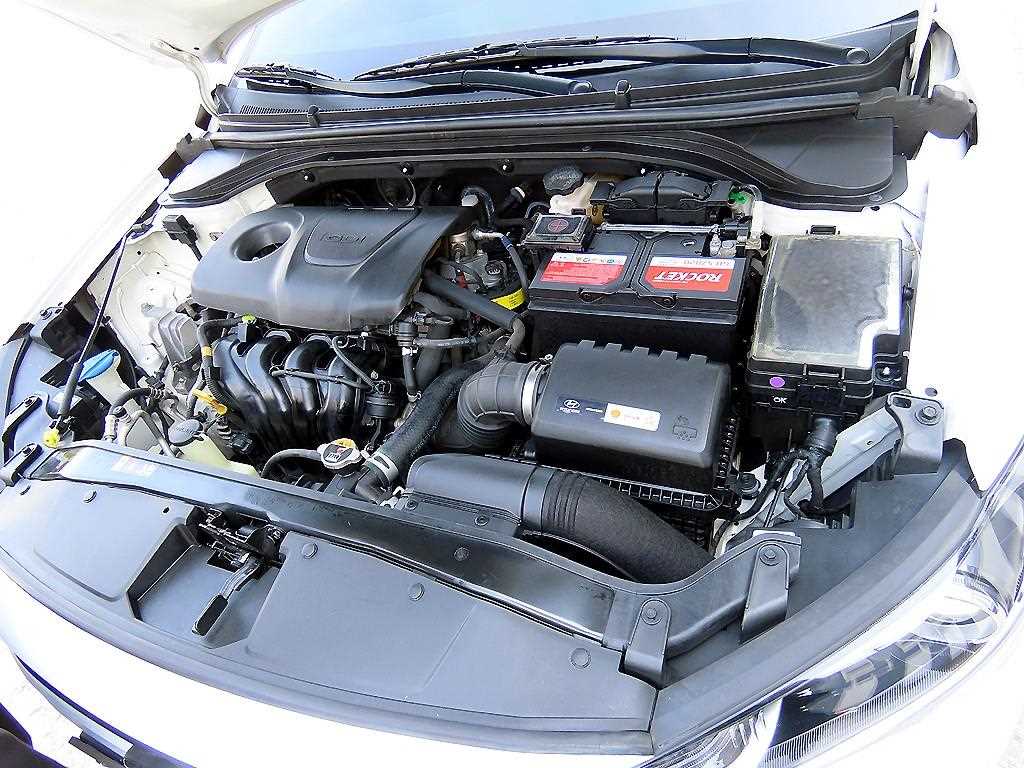 HYUNDAI Avante 2018 Blanco - Importación desde Corea - HF Imports Iquique - Foto 17