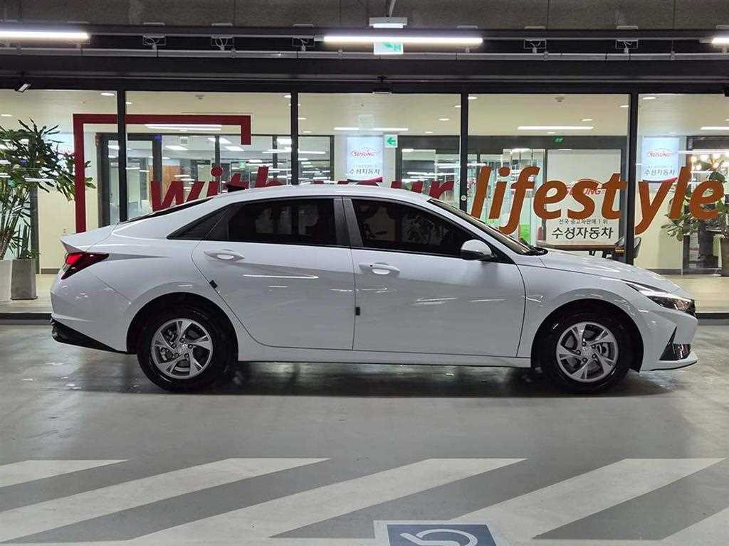 HYUNDAI Avante - Vista 3