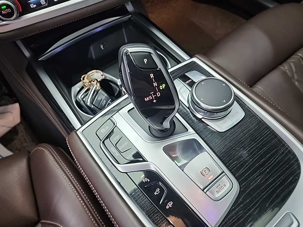 BMW 7 Series - Vista 8