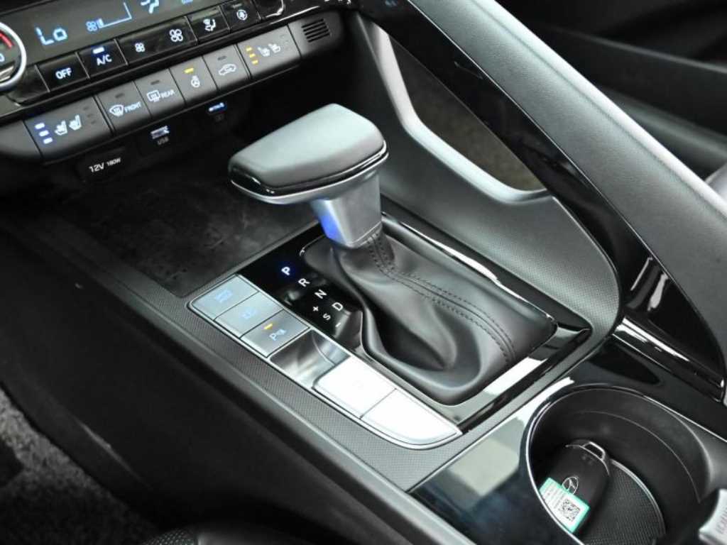 HYUNDAI Avante - Vista 9