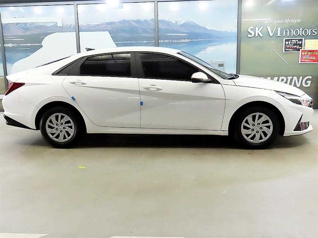 HYUNDAI Avante - Vista 3
