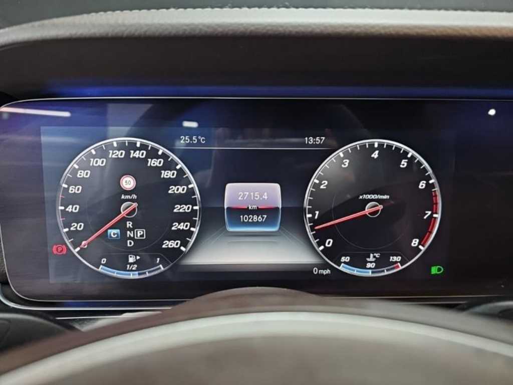 Mercedes Benz E class - Vista 6