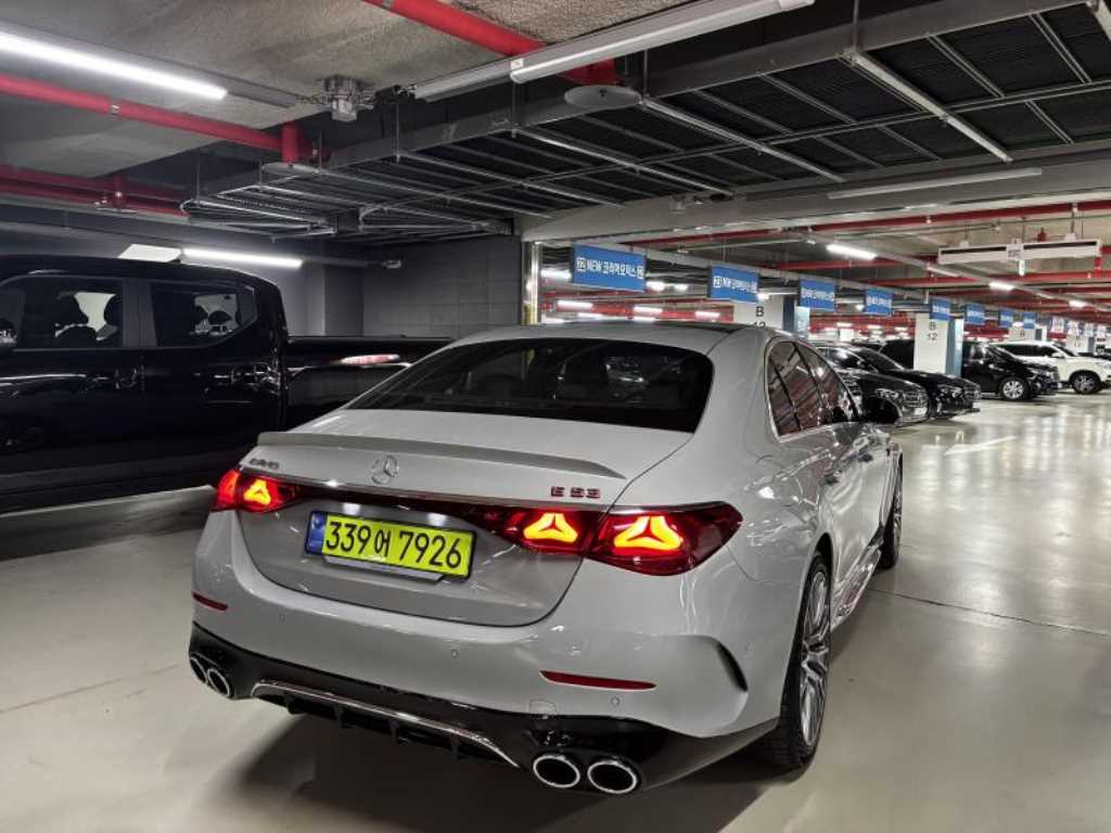 Mercedes Benz E class - Vista 4