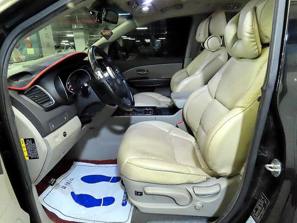 KIA Carnival - Vista 6