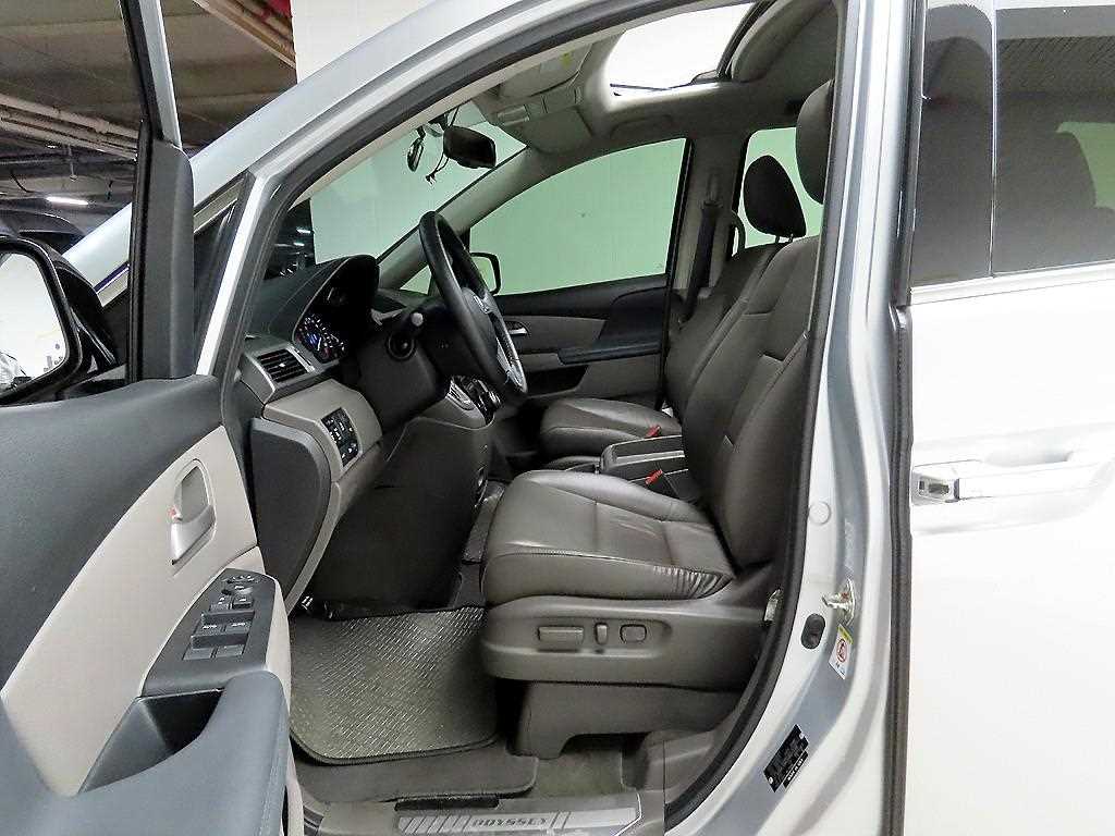Honda Odyssey 2013 Plateado - Importación desde Corea - HF Imports Iquique - Foto 13