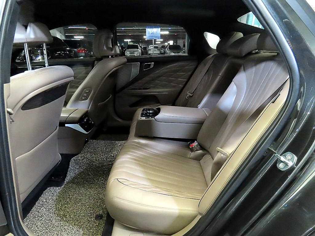 KIA K8 - Vista 7