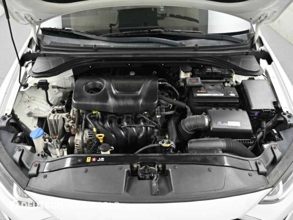 HYUNDAI Avante - Vista 6