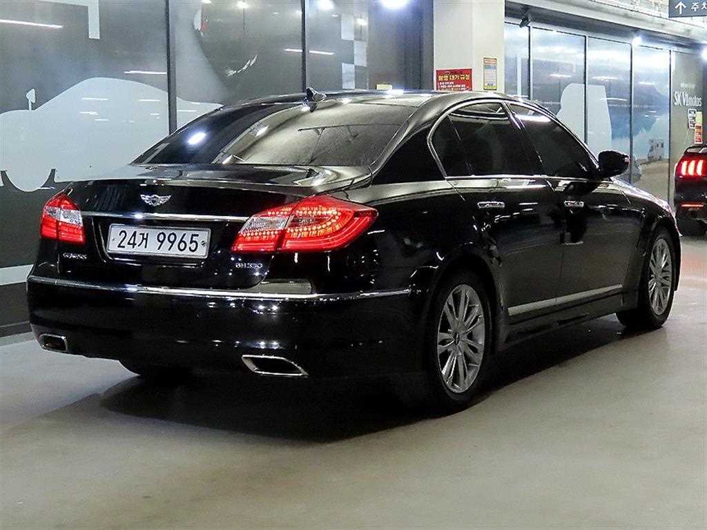 HYUNDAI Genesis - Vista 4