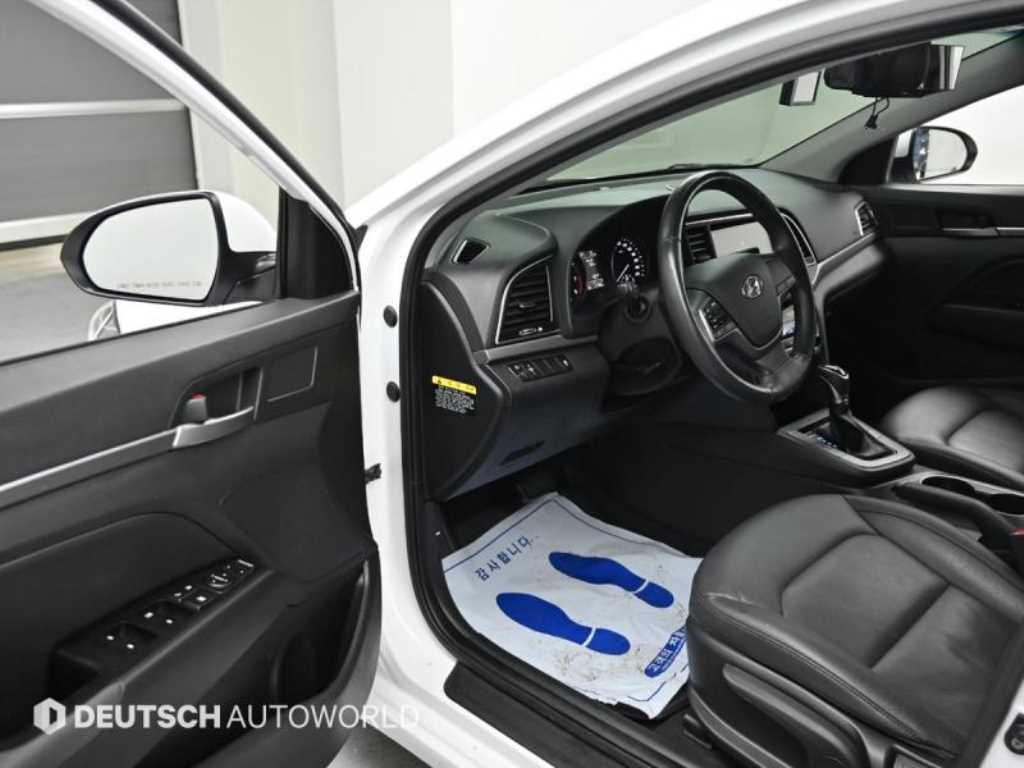 HYUNDAI Avante - Vista 11