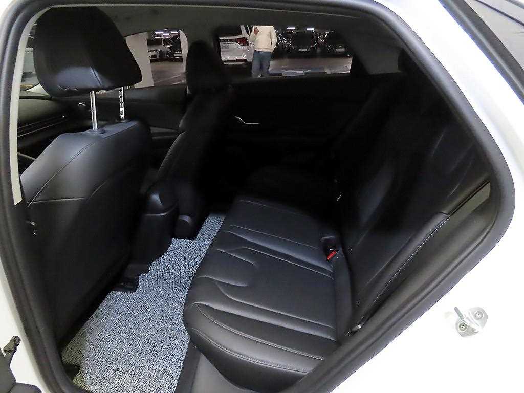 HYUNDAI Avante - Vista 7