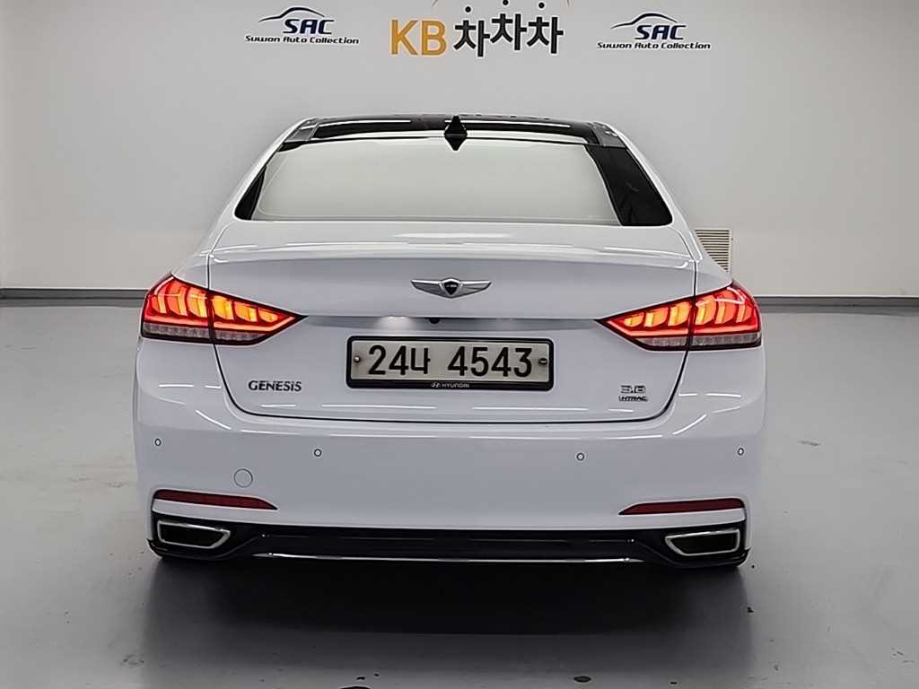 HYUNDAI Genesis - Vista 3