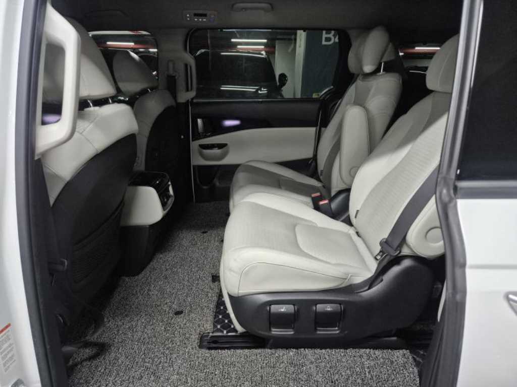 KIA Carnival - Vista 7