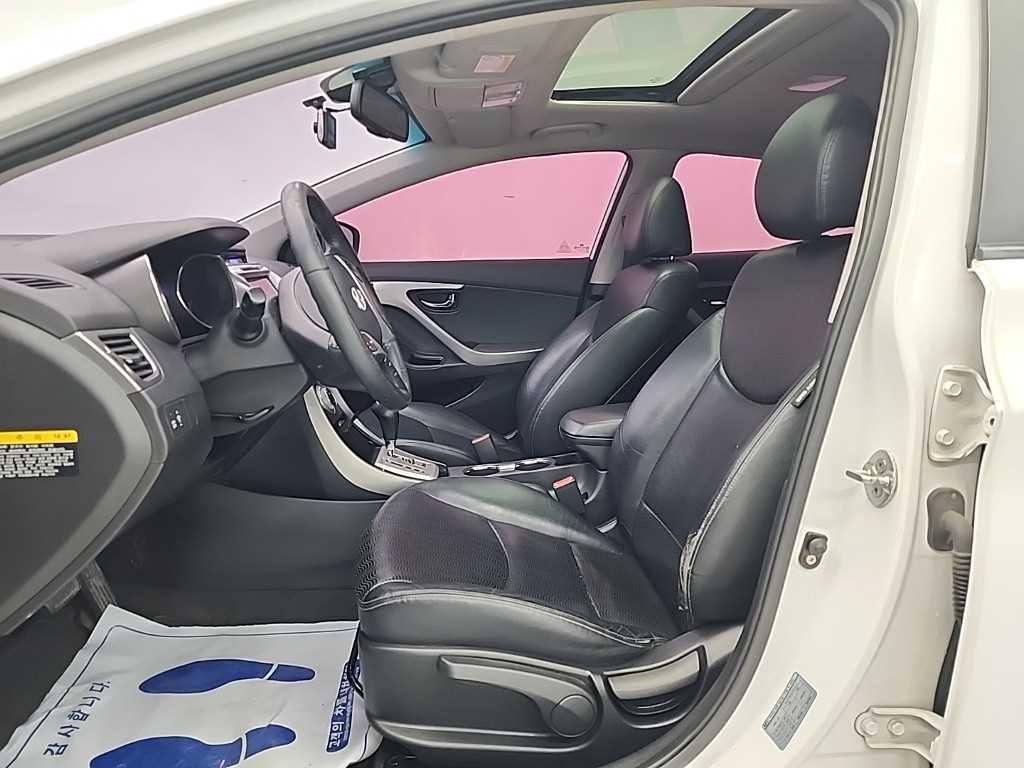 HYUNDAI Avante - Vista 11