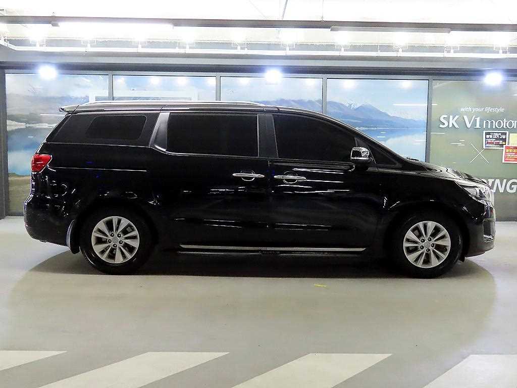 KIA Carnival - Vista 3