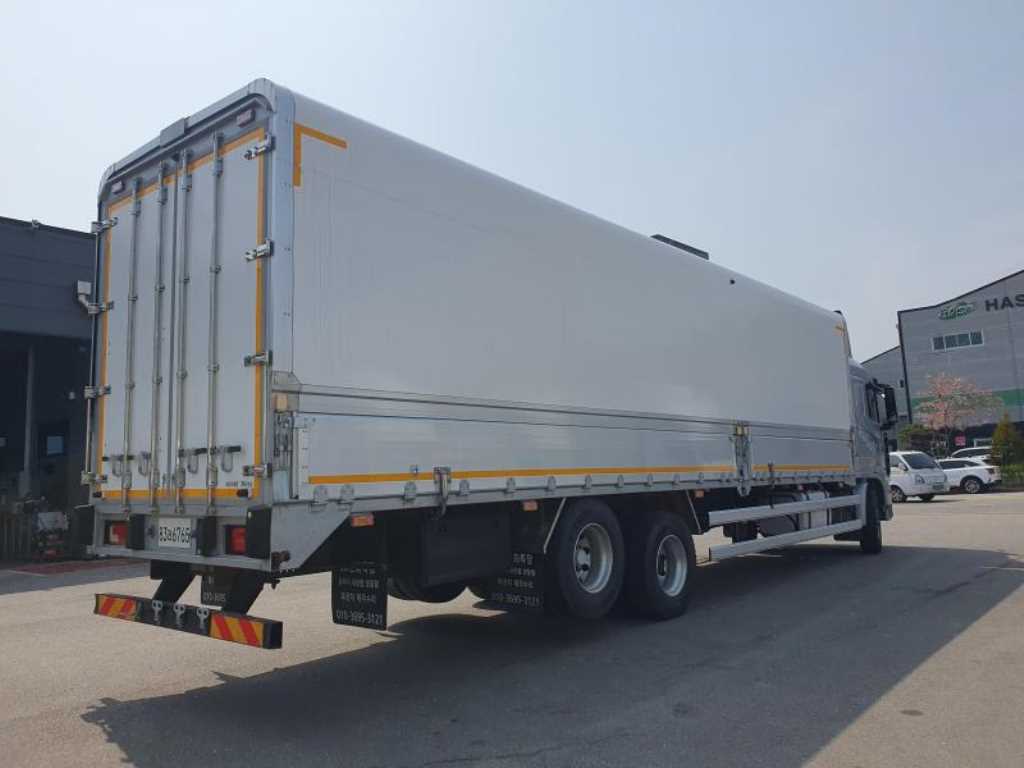 medium and large cargo truck - Vista 8