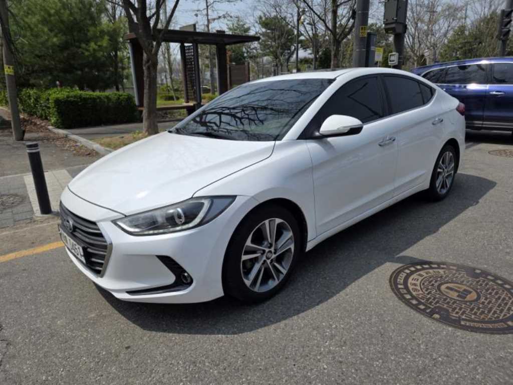 HYUNDAI Avante - Vista 3