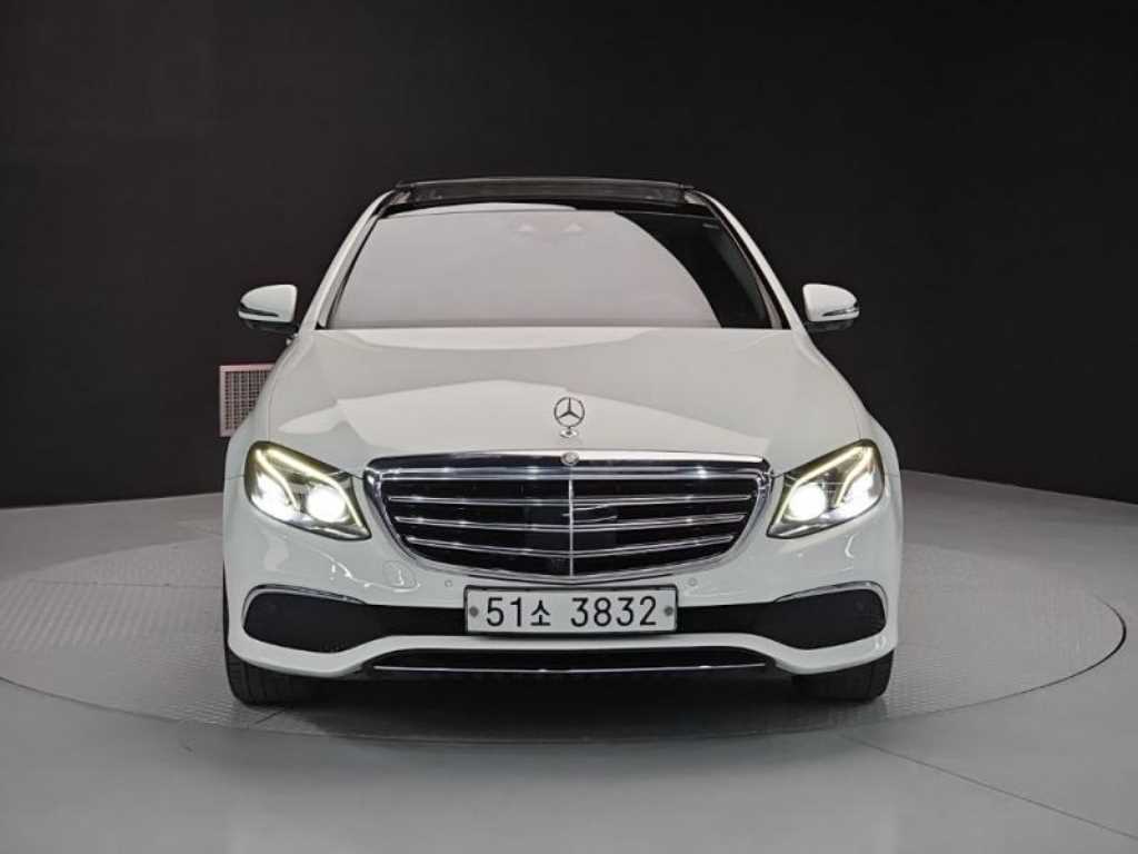 Mercedes Benz E class - Vista 2