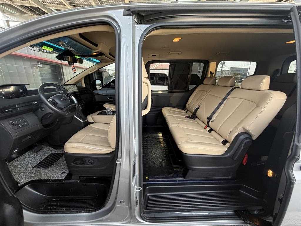 HYUNDAI Staria - Vista 9