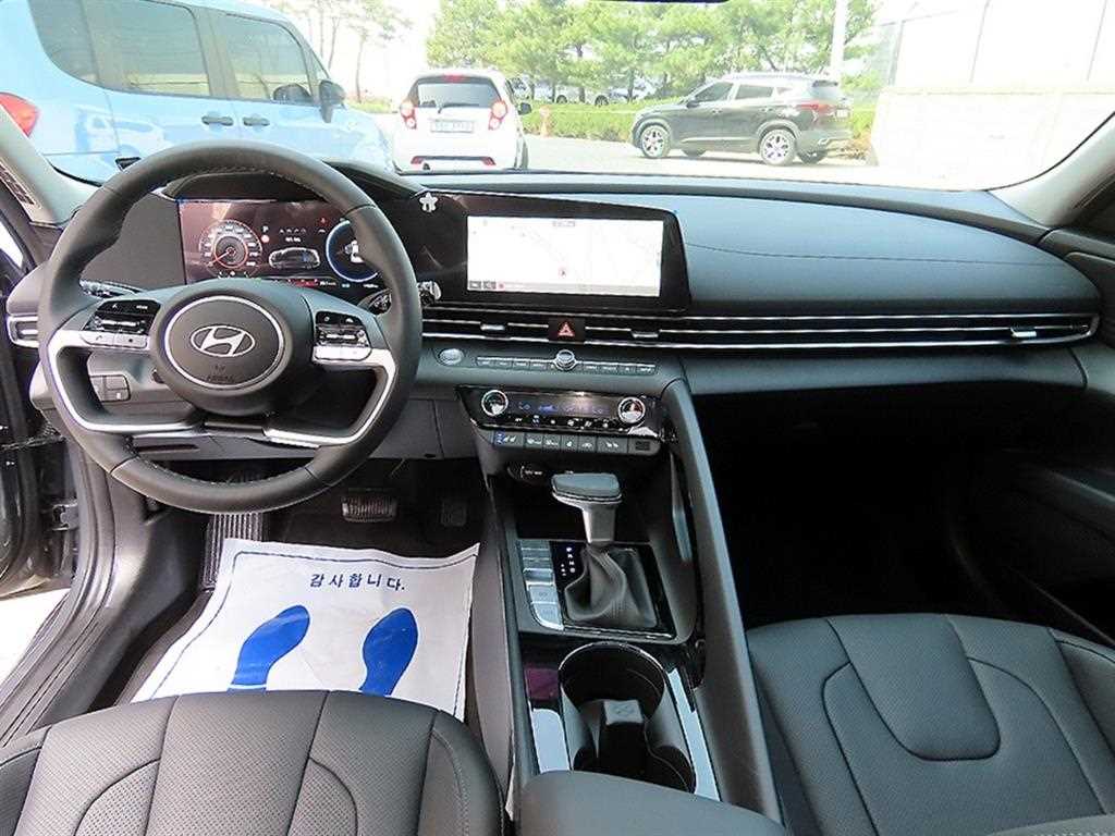 HYUNDAI Avante - Vista 7