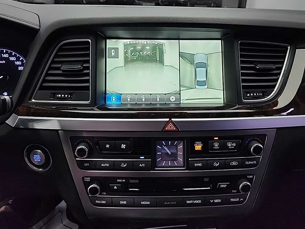 HYUNDAI Genesis - Vista 10