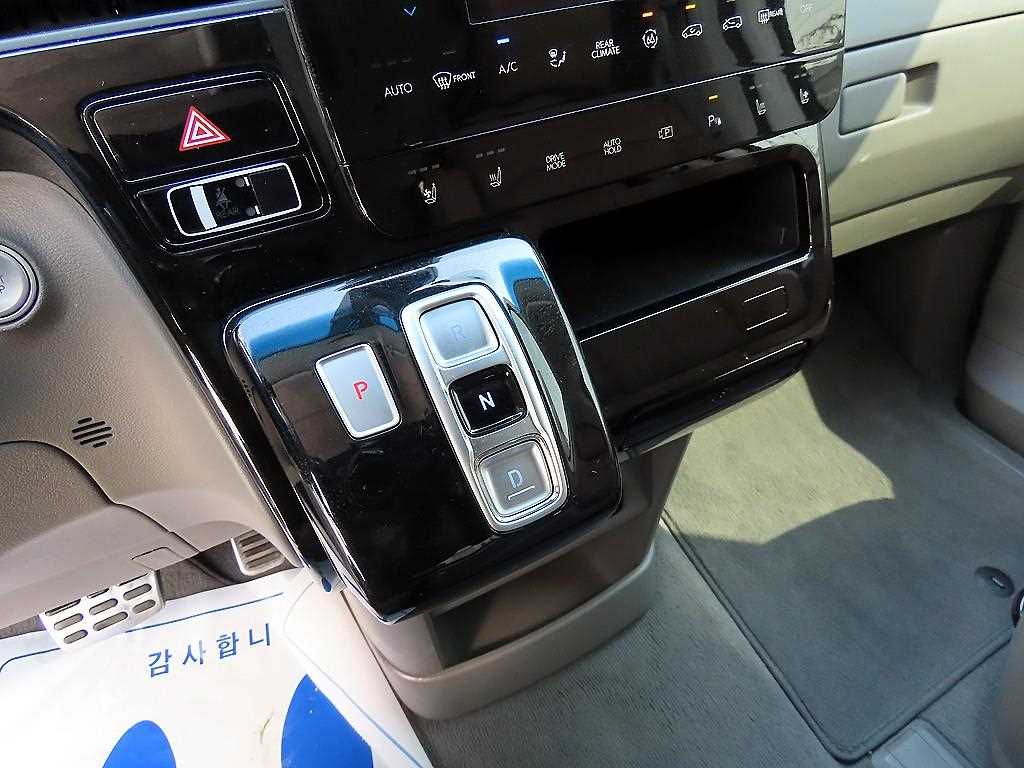 HYUNDAI Staria - Vista 11