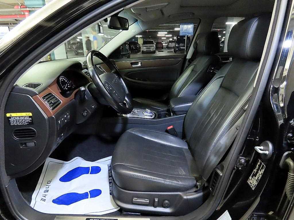 HYUNDAI Genesis - Vista 6