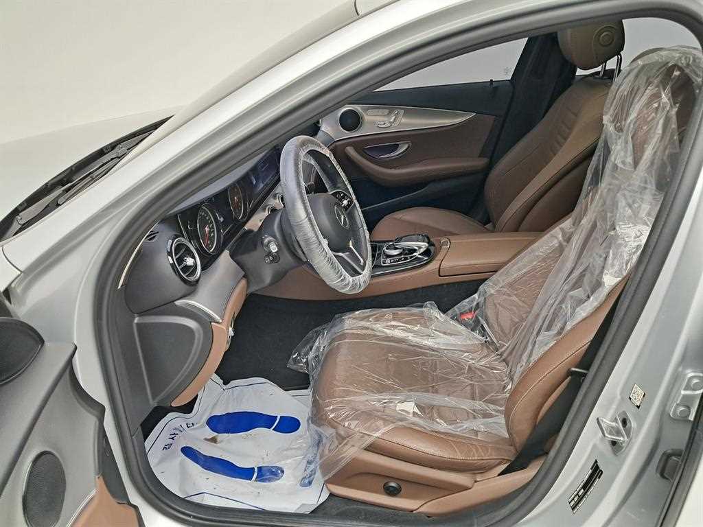 Mercedes Benz E class - Vista 11